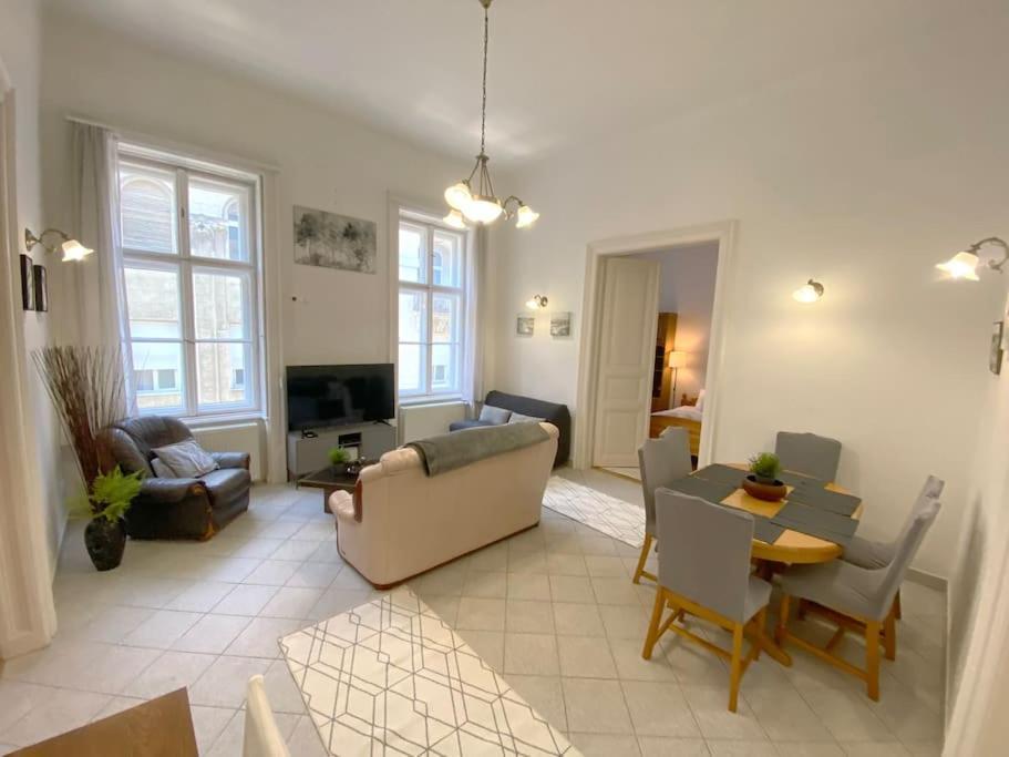 Spacious Andrassy * Boedapest